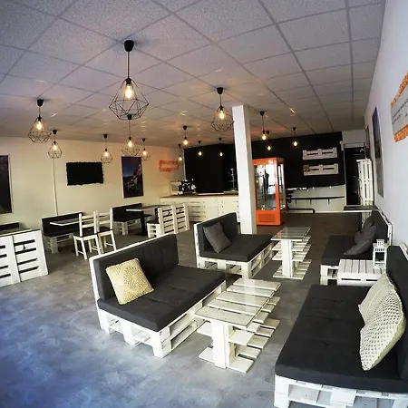 Base Cafe Homestay *