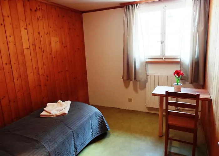 Privatunterkunft Base Cafe *