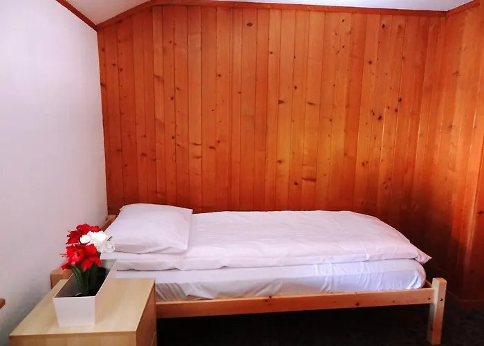 Privatunterkunft Base Cafe *