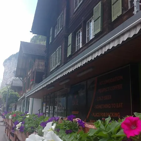 Base Cafe Habitación en casa particular Lauterbrunnen